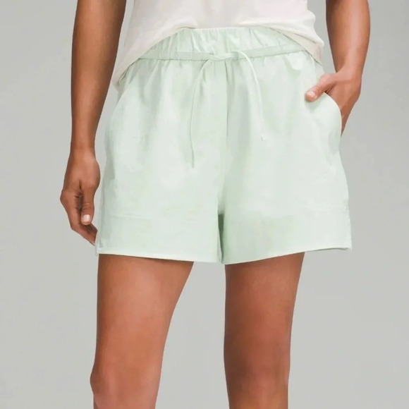 Lululemon Cinchable Waist HR Woven Shorts In Kohlrabi Green - Picture 1 of 5
